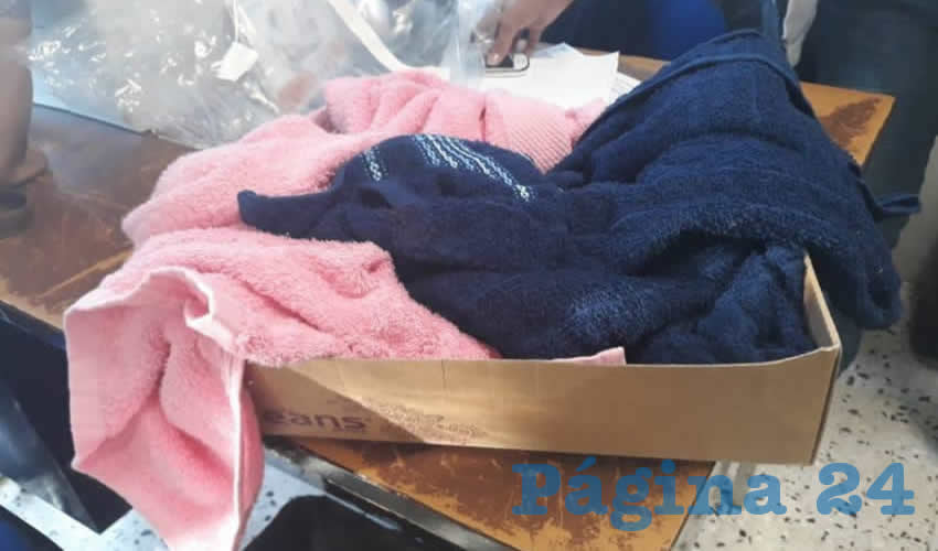 En esta caja dejaron a la beb&eacute; de un d&iacute;a de nacida