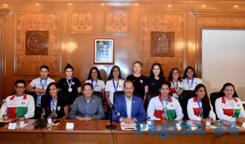El gobernador Martín Orozco Sandoval entregó reconocimientos a los 16 atletas y un entrenador aguascalentenses que compitieron en los Juegos Centroamericanos y del Caribe