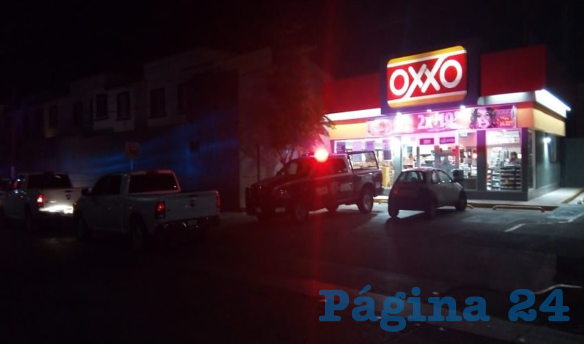 Trascendió que la memoria USB fue extraída de un automóvil que estaba estacionado afuera del OXXO en la entrada de la colonia Macías Arellano