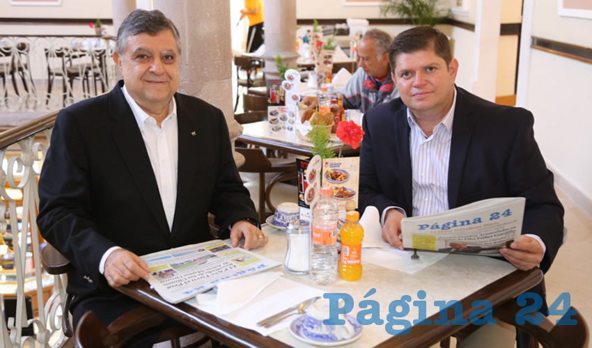 En Sanborns Francia se reunieron Óscar López Velarde, coordinador general de delegaciones federales del Infonavit; y Mario Guevara Palomino, delegado estatal del Infonavit
