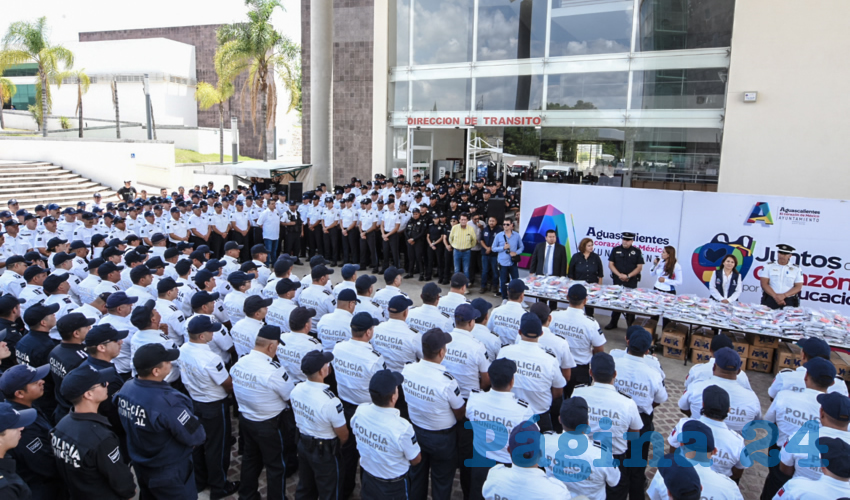 Tere Jim&eacute;nez, realiz&oacute; la entrega de apoyos escolares a m&aacute;s de mil 500 elementos de la Secretar&iacute;a de Seguridad P&uacute;blica Municipal