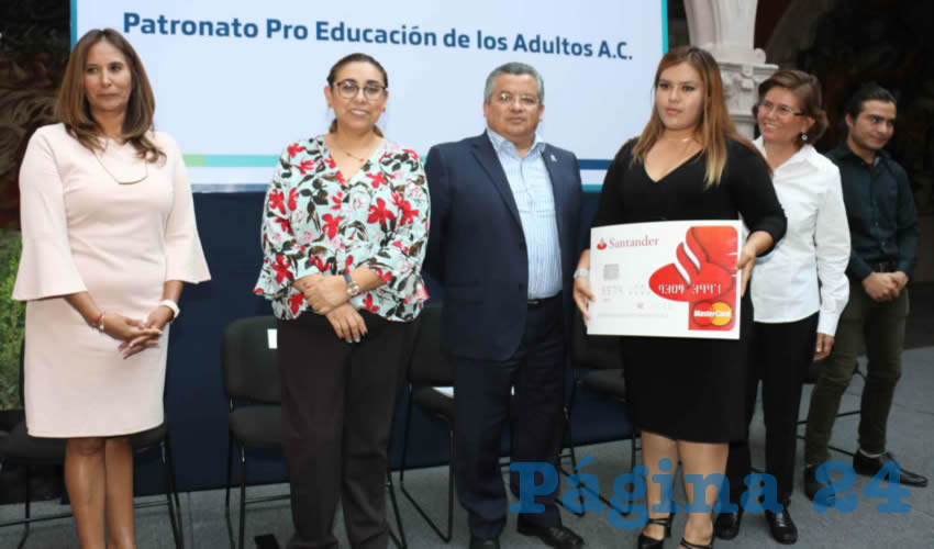 Con las tarjetas de d&eacute;bito las figuras solidarias obtendr&aacute;n un seguro de gastos funerarios, un seguro de vida por muerte accidental y el pago en comercios