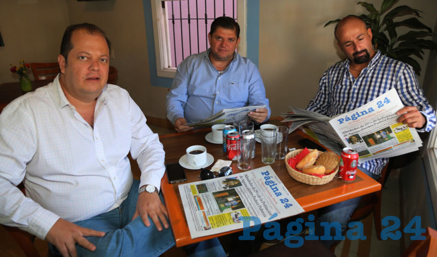 En el restaurante Azul Catedral almorzaron Francisco Gavuzzo Navarro, Mario Guevara Palomino, delegado estatal de Infonavit; y Rodrigo Verd&iacute;n Led&oacute;n