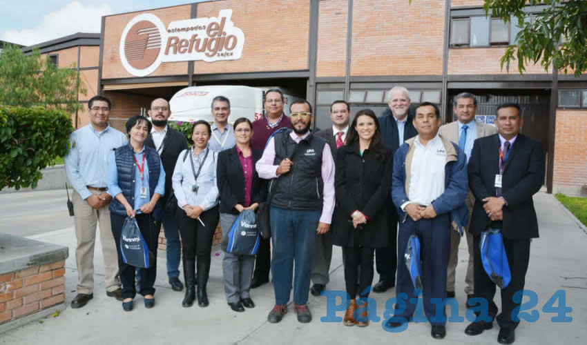 El personal de la empresa ofreció un recorrido por sus instalaciones para que pudieran conocer los procesos industriales