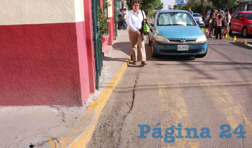 La banqueta m&aacute;s peque&ntilde;a del mundo ubicada en la calle Nieto