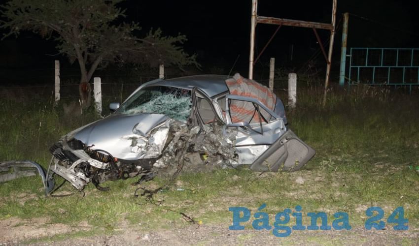 En el destrozado automóvil Volkswagen Pointer, quedó muerto René Chávez, que contaba con 28 años de edad
