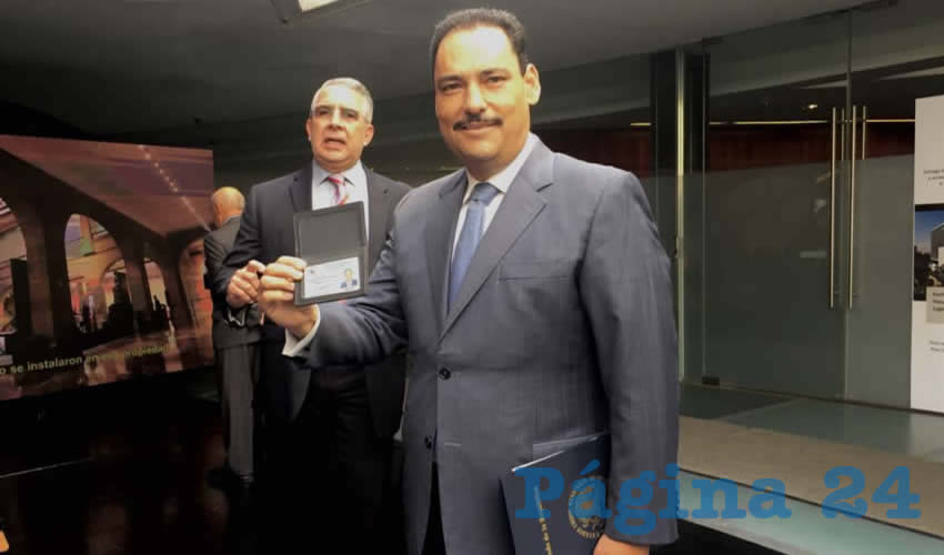 Juan Antonio Martín del Campo fue uno de los primeros senadores electos en acudir al proceso de credencialización en la Cámara Alta
