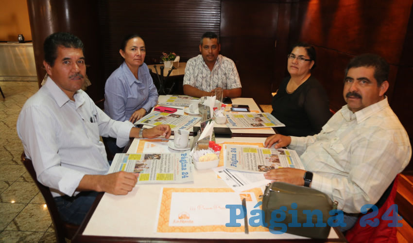 En el restaurante del Hotel Quality Inn desayunaron Juan Manuel Lu&eacute;vano Agui&ntilde;aga, Rosalba Ortega Garc&iacute;a, Jos&eacute; Antonio Ram&iacute;rez S&aacute;nchez, Patricia Ramos Mireles; regidores todos del Municipio de El Llano y David N&aacute;jera Moreno, diputado local