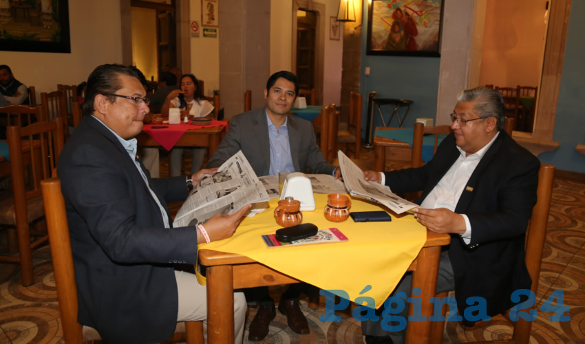 En La Mestiza almorzaron David Ram&iacute;rez Bedoy, delegado de la SEP en Aguascalientes; Rafael Gonz&aacute;lez Sabido, representante del Comit&eacute; Nacional del SNTE; y Jos&eacute; Luis Briones Brise&ntilde;o, delegado especial del SNTE secci&oacute;n uno