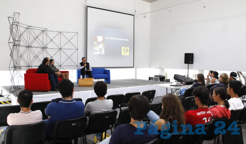 Durante el evento, los orgullosos egresados regresaron a la UAA y participaron de manera abierta con los estudiantes
