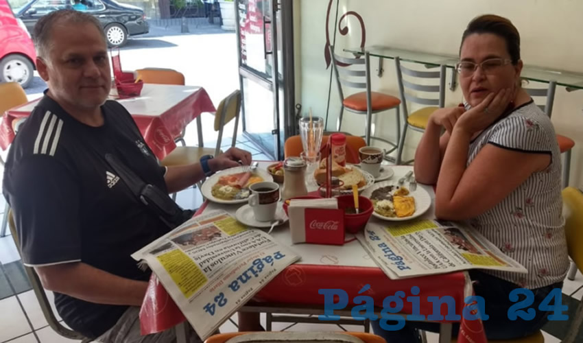 Jes&uacute;s S&aacute;nchez y Blanca Oca&ntilde;a degustaron su desayuno en Fuente de Sodas Mapi