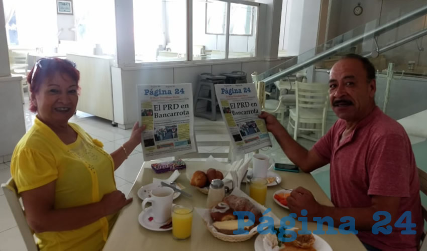 En el restaurante Del Centro desayunaron Gloria Reyes y Salvador R&iacute;os Ruiz, visitantes de Monterrey