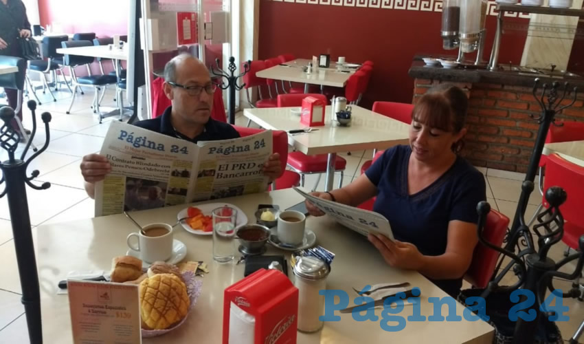 Marco Antonio Esparza y Mar&iacute;a Eugenia Ruiz tomaron su primer alimento del d&iacute;a en el restaurante Mitla