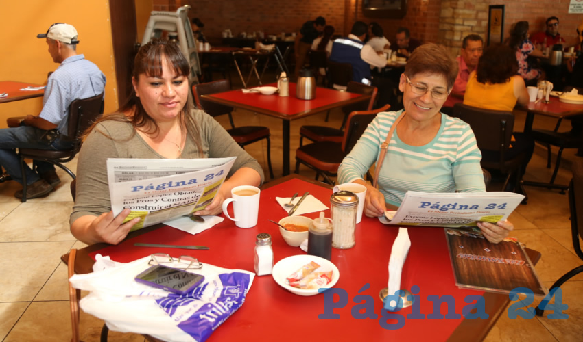 En el restaurante Las Antorchas compartieron el pan y la sal Rosa Mar&iacute;a Guti&eacute;rrez Rodr&iacute;guez y Diana Aboytes Guti&eacute;rrez