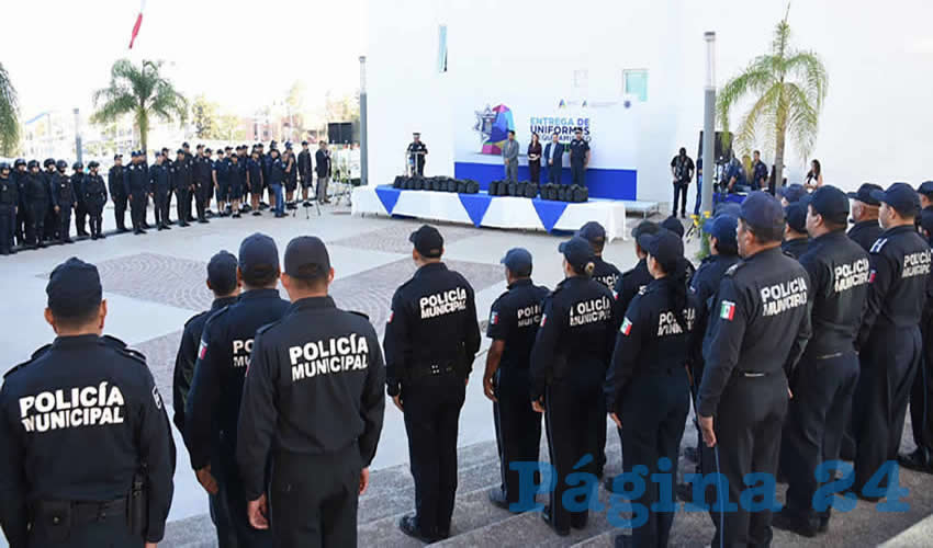 La alcaldesa de Aguascalientes, Tere Jiménez, entregó patrullas, uniformes y equipo a elementos de la Secretaría de Seguridad Pública Municipal