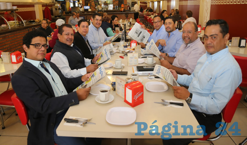 En el restaurante Mitla almorzaron los Priístas Alfredo Enciso Campos, Héctor Macias Díaz, Luis Maza Rodríguez, Netzahualcóyotl Ventura Anaya, regidor del Municipio de Aguascalientes; Juan Carlos Martínez Moreno, Marcó Aurelio Díaz Díaz, Roberto Tavarez Medina y Gabriel Esquivel Veloz
