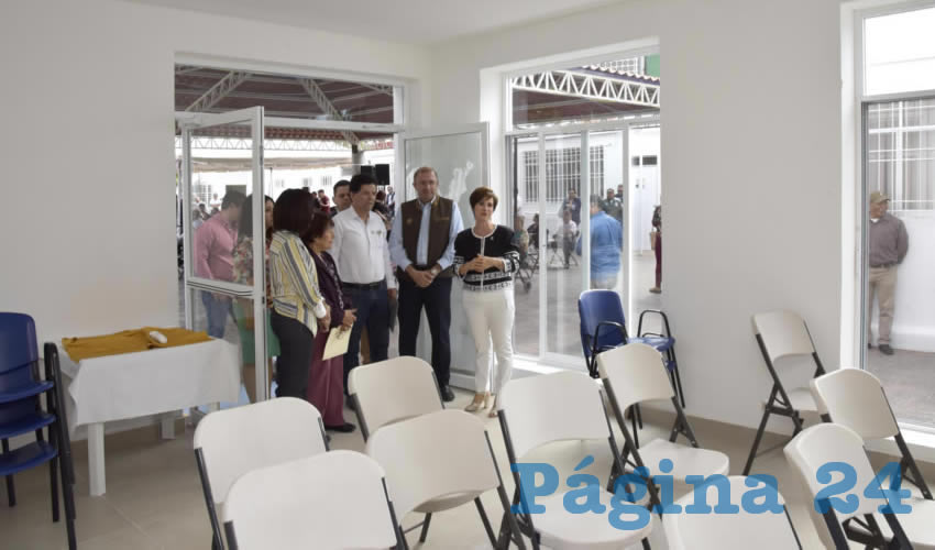 Yolanda Ram&iacute;rez de Orozco devel&oacute; la placa de remodelaci&oacute;n del edificio de la Casa del Abuelo, en el que se ejerci&oacute; una inversi&oacute;n de m&aacute;s de un mill&oacute;n 661 mil pesos