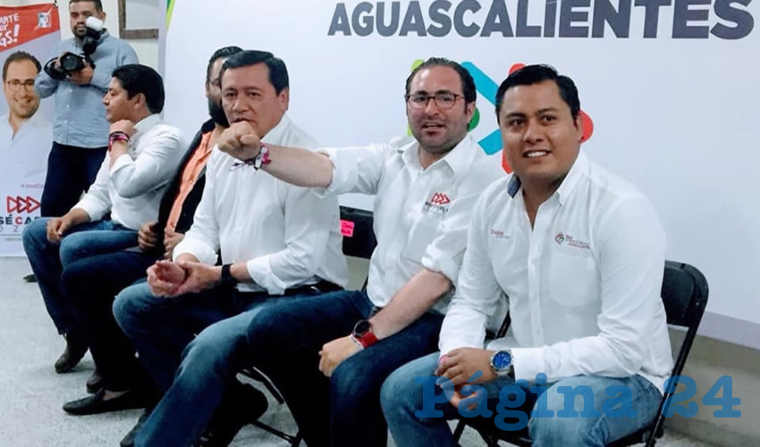 A la derecha, el peligroso &ldquo;machito&rdquo; Daniel Galv&aacute;n Hern&aacute;ndez, durante un evento proselitista junto a sus correligionarios pri&iacute;stas Jos&eacute; Carlos Lozano Rivera R&iacute;o y Miguel &Aacute;ngel Osorio Chong