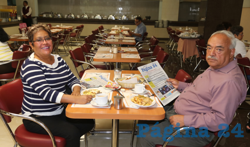 En el restaurante Mezzanine del Hotel Real Plaza Aguascalientes desayunaron Jovita Serrano Mandujano y Gustavo Ibarra Silva
