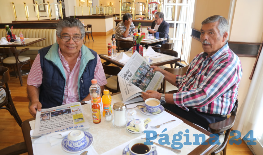En Sanborns Francia departieron Pedro Torres Rodríguez y Danton Quezada Fernández