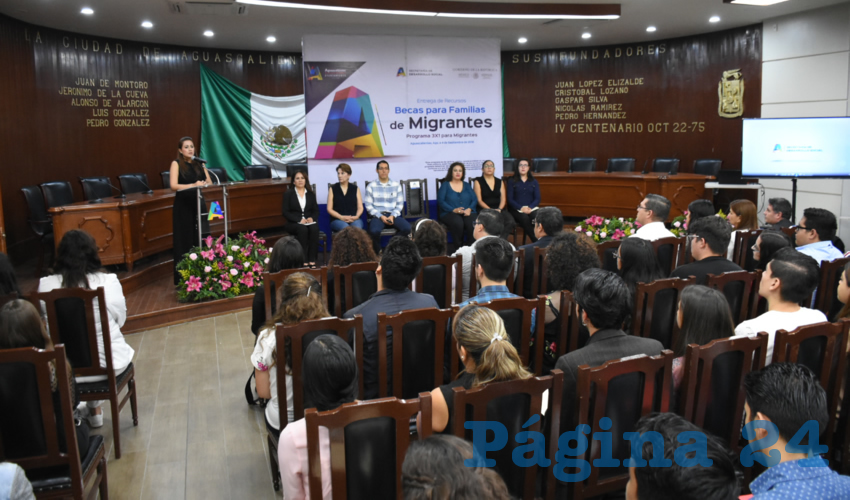 La alcaldesa Tere Jiménez encabezó la ceremonia de entrega de 100 becas del programa 3x1 Para Migrantes