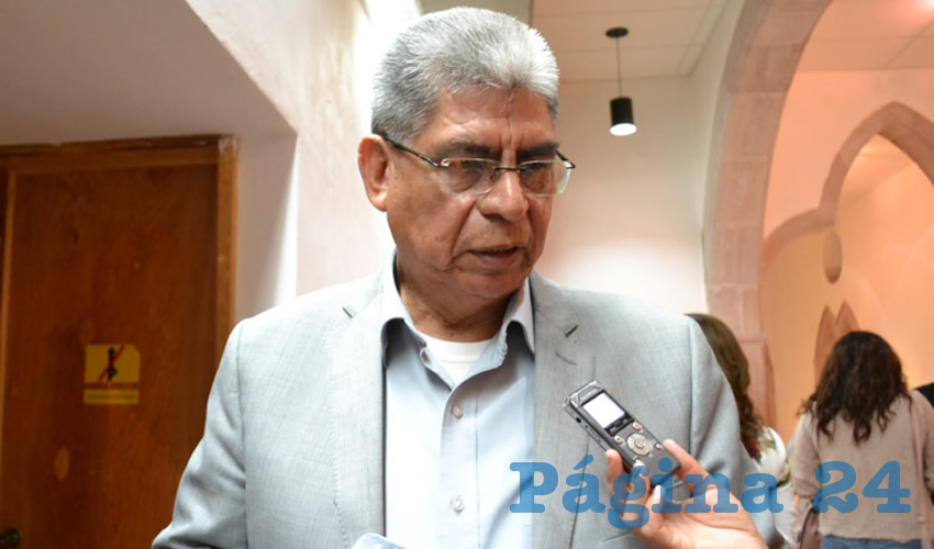 Julián de Ávila Morales, director del Colegio de Bachilleres del municipio de Cuauhtémoc (Foto Merari Martínez)