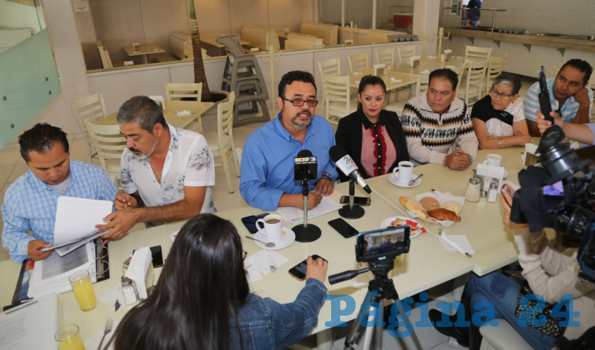 Rueda de prensa de la Unión de Condóminos Portón San Ignacio (Foto: Eddylberto Luévano Santillán)