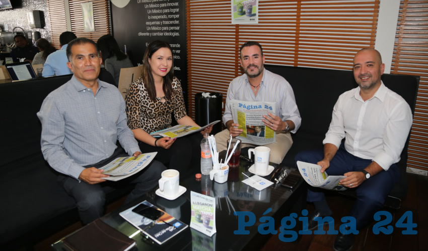 Ramiro Zúñiga Segovia, vicepresidente del Colegio de Psicólogos; Cecilia de Luna Prieto, Mauricio González López, regidor; y Leonardo González Torres se reunieron en Café Punta del Cielo