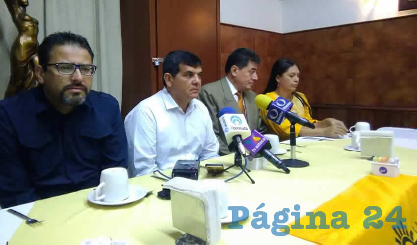 Jorge Luis Tello, abanderado de la coalición Por Jalisco al Frente en el municipio de Tomatlán, junto con su abogado, está seguro que fallarán en contra de la anulación de la elección en Tomatlán antes de que finalice el mes, pues no existen elementos, fundamentos ni recursos para que se reponga un proceso en el municipio/Foto: Elizabeth Ríos Chavarría