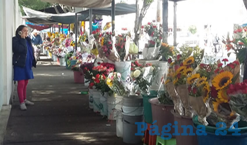 No nos moveremos un centímetro del banquetón del mercado Felipe Ángeles, si el gobierno tapatío amaga con quitarlos de esta parte de la ciudad/Fotos: Francisco Tapia