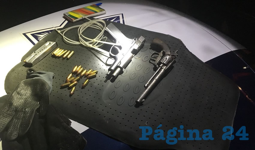 Pistolas, balas, cinchos de plástico y guantes que utilizaban los hampones José Fernando y Luz Adriana