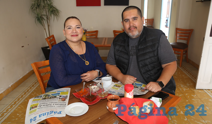 En el restaurante Azul Catedral compartieron el pan y la sal Paty Santana Sánchez y Alberto Cisneros Villaseñor