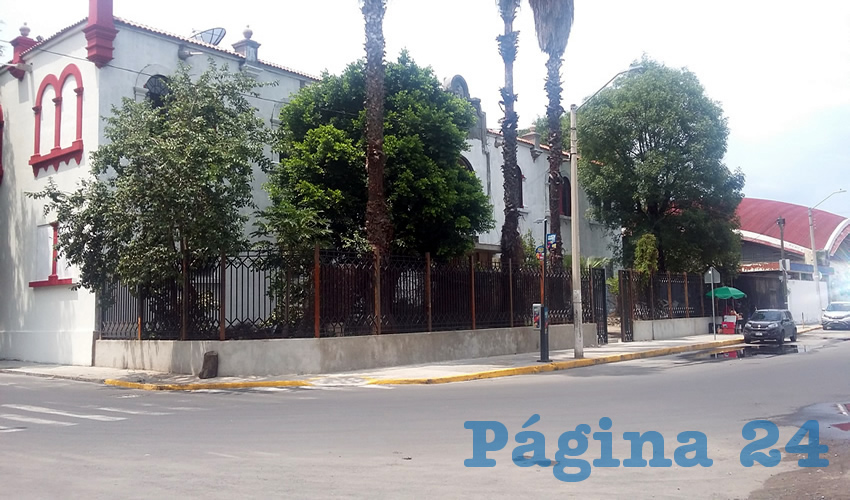 El problema se padece en la secundaria 53 Mixta ubicada en la colonia El Retiro, en Guadalajara, donde de acuerdo con vecinos y padres de familia hay mariguanos, acosadores y rateros acechando a los menores/Fotos: Francisco Tapia