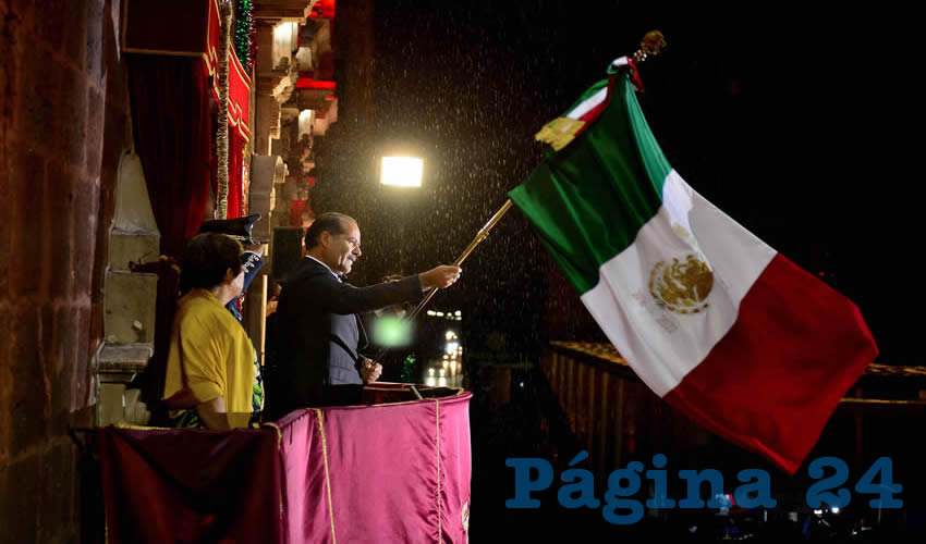 El gobernador del Estado, Martín Orozco Sandoval, encabezó la ceremonia del tradicional Grito de Independencia, ante los aguascalentenses que se dieron cita en Plaza de Armas.