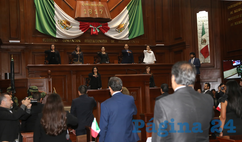 Con el registro hist&oacute;rico de ser el Congreso del Estado de Aguascalientes con el mayor n&uacute;mero de esca&ntilde;os ocupados por mujeres, la LXIV Legislatura inici&oacute; funciones (Fotos: Eddylberto Lu&eacute;vano Santill&aacute;n)