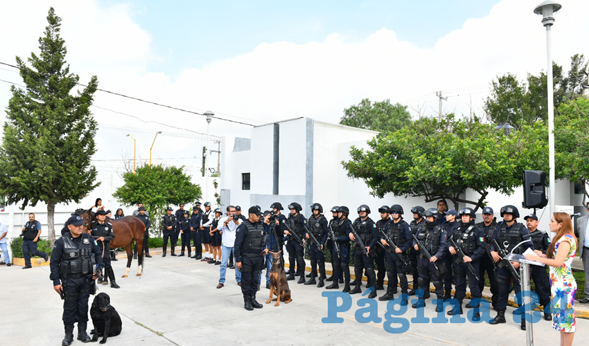 La alcaldesa de Aguascalientes, Tere Jiménez, encabezó el primer homenaje en la historia del Municipio Capital en el que se condecoró a ejemplares caninos y un equino, en edad de retiro