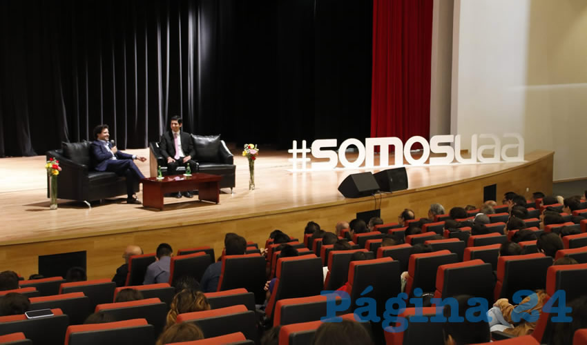 Manuel Gonz&aacute;lez Arroyo exhort&oacute; a los estudiantes a romper fronteras y reconocer las oportunidades que brinda el pa&iacute;s