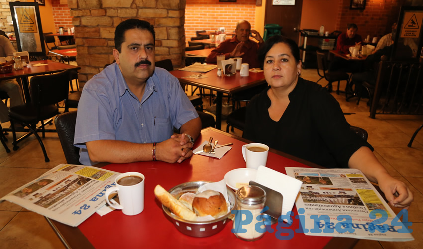 En La Saturnina compartieron el primer alimento de la mañana Roberto Padilla Márquez y Citlalli Rodríguez González