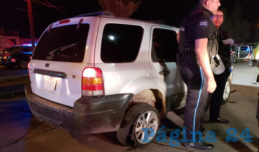 Daños en una llanta de la camioneta Ford Escape, que tripulaba el hoy occiso