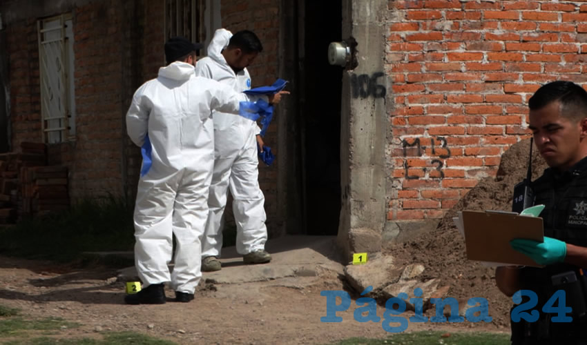 Peritos buscan indicios de la agresi&oacute;n armada ocurrida en el domicilio