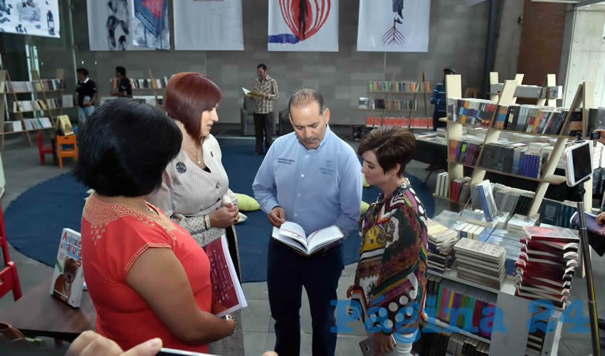 El gobernador Mart&iacute;n Orozco Sandoval, acompa&ntilde;ado por la presidenta del DIF Estatal, Yolanda Ram&iacute;rez de Orozco, inaugur&oacute; la edici&oacute;n 50 de la Feria del Libro de Aguascalientes