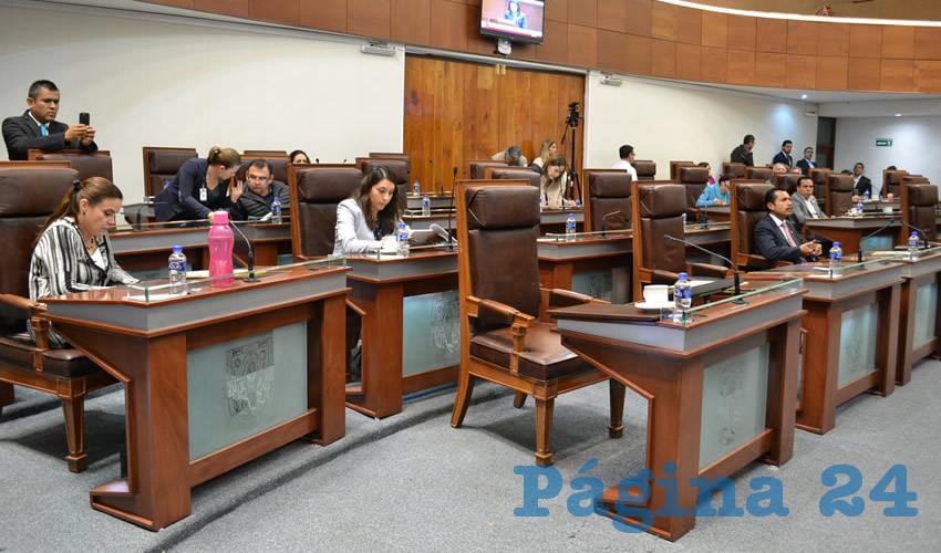 El diputado local Javier Calzada Velázquez, integrante del Partido Encuentro Social, en la que señala qué el gobierno del estado de Zacatecas define al programa denominado Auto Seguro como un operativo permanente de identificación de vehículos de procedencia extranjera y dijo que es a través de este que se ha elaborado un padrón de vehículos comúnmente conocidos como “chocolates”, de manera que se obtenga el control debido respecto de su ubicación y los sitios por los que circulan en la entidad. (Foto Merari Martínez Castro)