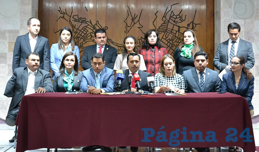 Luis Alexandro Esparza Olivares, diputado local por el PRI, fue el encargado de hacer el pronunciamiento a nombre de los diputados locales de los partidos políticos anteriormente mencionados (Foto Merari Martínez Castro)