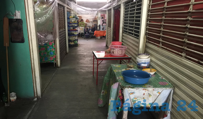 Locatarios del mercado Quebradilla condenaron que desde hace 14 años, este espacio comercial esté en el abandono (Foto Cristo González)