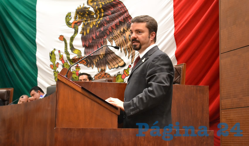 Jorge Alejandro Escobedo Armengol, titular de la Secretaría de Administración del Gobierno del Estado, compareció ante los diputados integrantes de la LXIII Legislatura, en la Glosa del Segundo Informe de Labores del gobernador Alejandro Tello Cristerna (Foto Merari Martínez Castro)