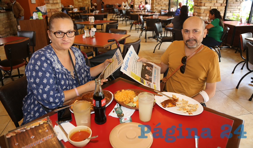 En Las Antorchas desayunaron Patricia Arizpe y Rigoberto Flores Cervantes