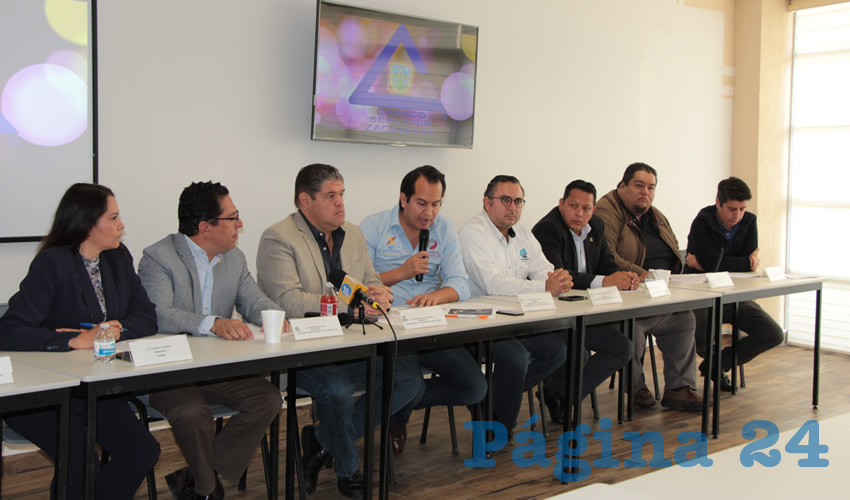 En conferencia de prensa, representantes de diferentes órganos empresariales del estado, anunciaron que harán llegar a la cámara de senadores un documento pidiéndoles se retroceda el alza injustificada de servicio de energía eléctrica (Foto Rocío Castro)