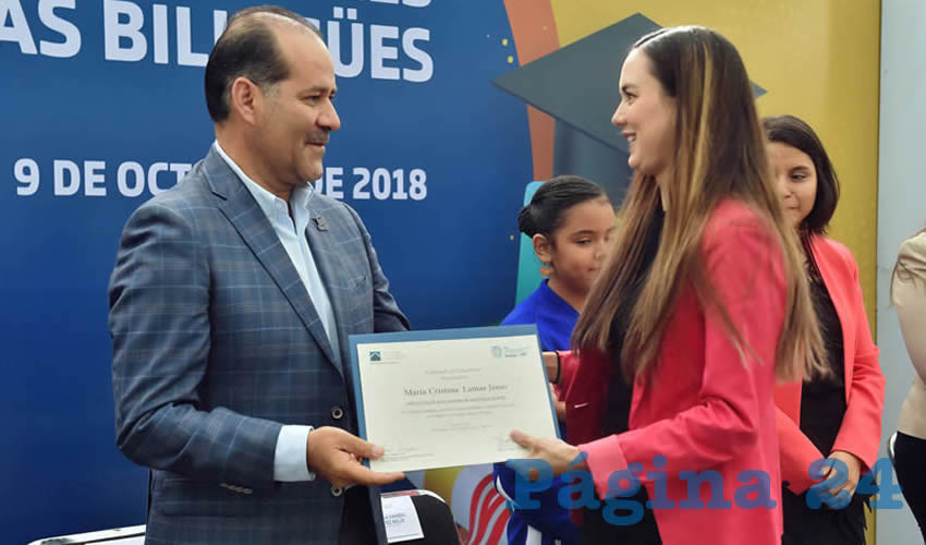 El gobernador del Estado, Martín Orozco Sandoval, encabezó la entrega de certificaciones internacionales a 24 maestros que asistieron al programa “Dual Language Program”