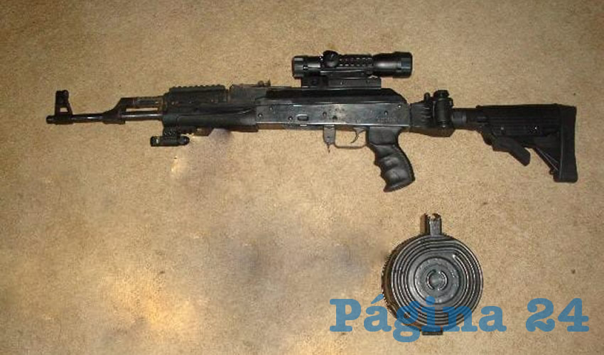 El fusil decomisado, calibre 7.62 x 39 y abastecido con 29 cartuchos útiles