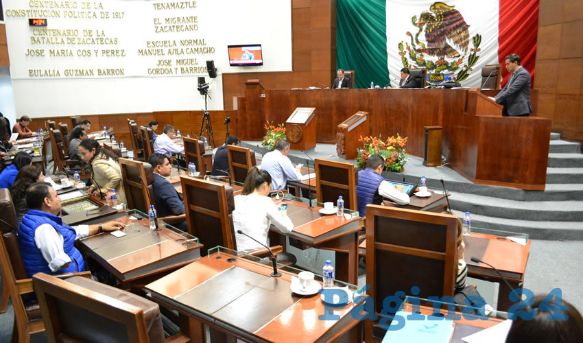 Los diputados integrantes de la Comisión de Régimen Interno y Concertación Política (CRICP) Jesús Padilla Estrada, Luis Alexandro Esparza Olivares, José Guadalupe Correa Valdez, José Juan Mendoza Maldonado, José Dolores Hernández Escareño, Francisco Javier Calzada Vázquez, Susana Rodríguez Márquez y Soralla Bañuelos de la Torre presentaron una iniciativa de punto de acuerdo para reasignar el presupuesto de las herramientas legislativas a las Fiscalías Especializadas de la Fiscalía General de Justicia del Estado de Zacatecas (Foto Merari Martínez Castro)